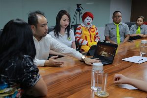 ‘How I feel’: McDo mascot’s pic in meeting with officials inspire witty captions