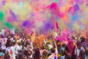 Holi: What the clouds of color in the Hindu festival mean