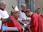 Caceres archbishop receives pallium from Pope Francis