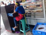 Old photo of staff’s unsanitary practice in donut kiosk resurfaces on social media Mister Donut_2018