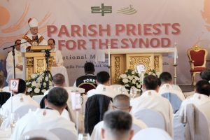 Cardinal tells parish priests to listen to ordinary Catholics