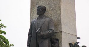 Jose Rizal_statue