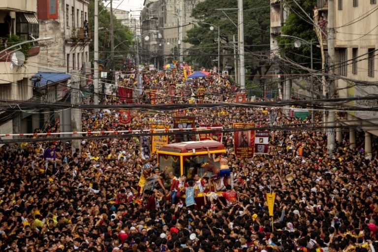 Black Nazarene procession draws hundreds of thousands of devotees