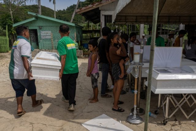 cebu-quake-coffin