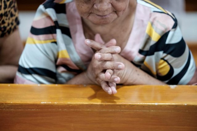 woman-praying