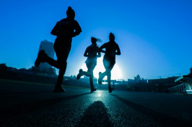 runners-running-jogging