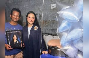 Atenean graduate honors father, cotton candy vendor, for helping her finish college