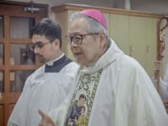 Church server defends priest over expression during Mass