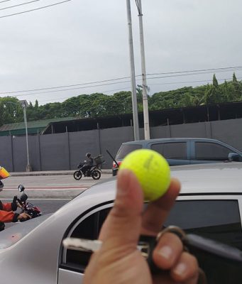 Motorist raises concern over stray golf balls near Camp Aguinaldo