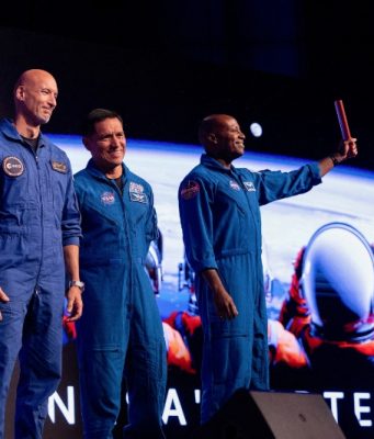 NASA announces its Artemis III crew, which will test important equipment and systems in Earth orbit and is testing public opinion