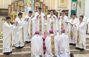 Malolos bishop ordains 8 priests, urges lives of service and integrity