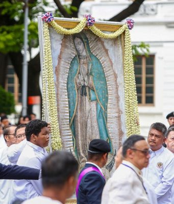 Guadalupe image starts Philippines pilgrimage; Marcos leads consecration