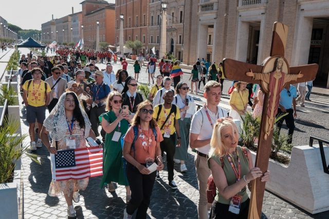 pilgrims-stpeters-basilica