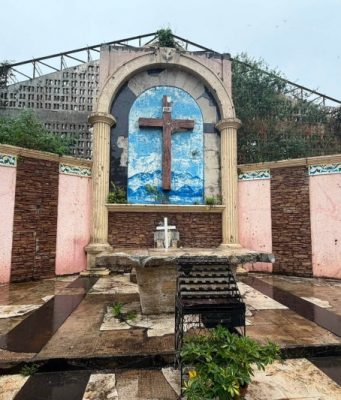 Papal nuncio praises Marawi Catholics’ resilience after visit to ruined cathedral