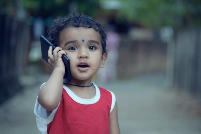child-calling-using-phone